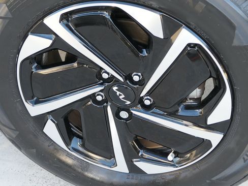 Certified 2025 Kia Sportage LX image 10