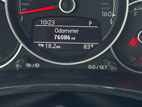 Used 2018 Volkswagen Beetle 2.0T S FWD image 23