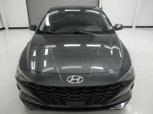 Used 2023 Hyundai Elantra SEL w/ Convenience Package FWD image 2