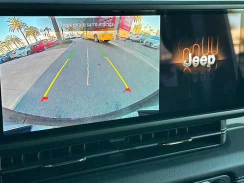 Used 2025 Jeep Wrangler Sahara image 19