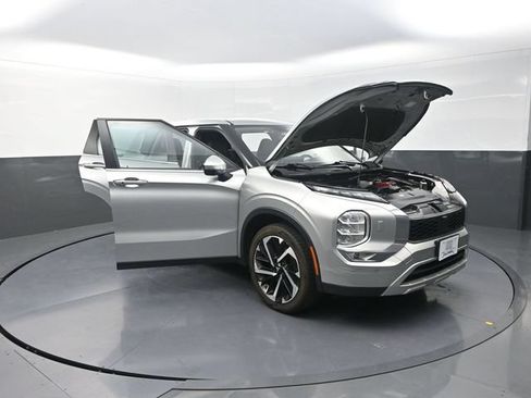 Used 2023 Mitsubishi Outlander SE AWD/4WD image 29