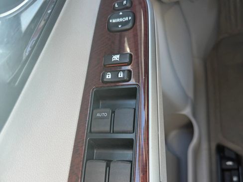 Used 2012 Toyota Camry XLE FWD image 11