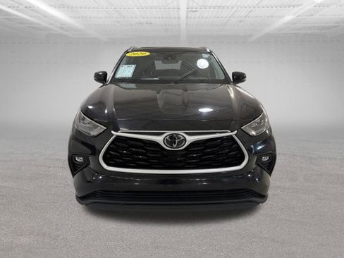 Used 2020 Toyota Highlander XLE FWD image 2
