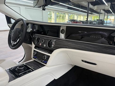 Used 2025 Rolls-Royce Spectre AWD/4WD image 36