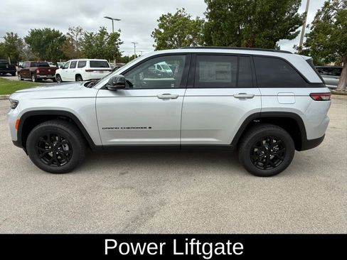 New 2025 Jeep Grand Cherokee Altitude image 8