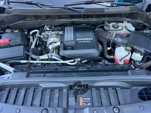 Used 2022 Chevrolet Silverado 1500 LT AWD/4WD image 23