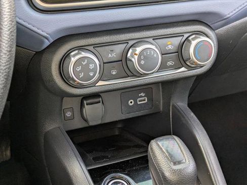 Used 2023 Nissan Versa SV image 9