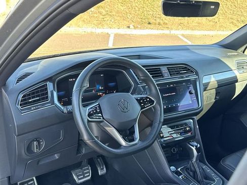 Used 2022 Volkswagen Tiguan SE R-Line image 21