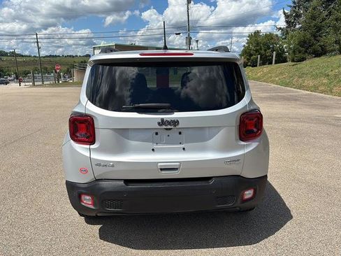 Used 2021 Jeep Renegade Latitude w/ Luxury Group I image 3