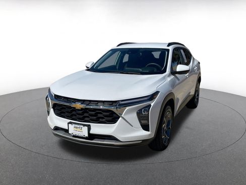 Used 2025 Chevrolet Trax LT image 4