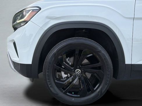 Used 2023 Volkswagen Atlas SE w/ Panoramic Sunroof Package image 39