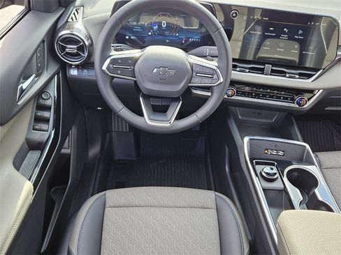 New 2026 Chevrolet Equinox LT w/ Convenience Package II image 5