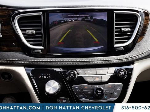 Used 2023 Chrysler Pacifica Limited FWD image 8