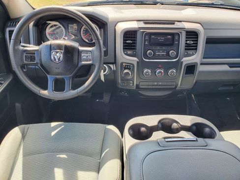 Used 2018 RAM 1500 Express AWD/4WD image 18