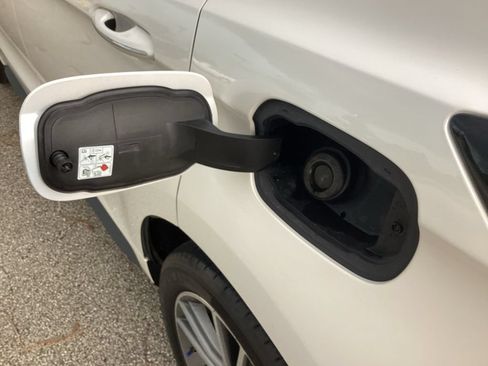 Used 2019 Ford Edge Titanium w/ Equipment Group 301A FWD image 18