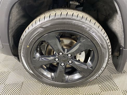 Used 2023 Jeep Grand Cherokee Altitude image 13