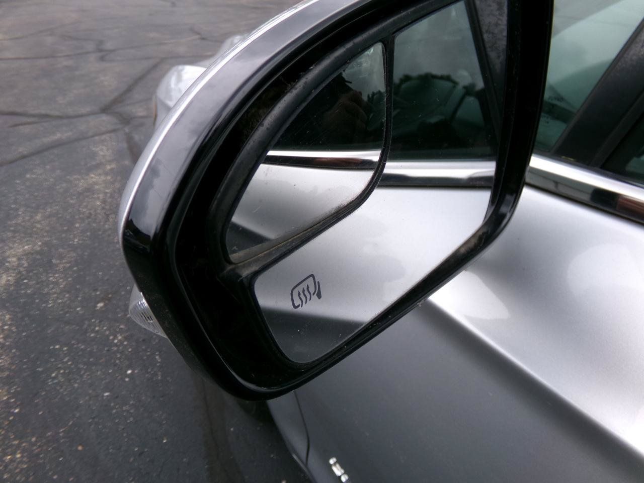 Used 2014 Ford Fusion SE FWD image 11