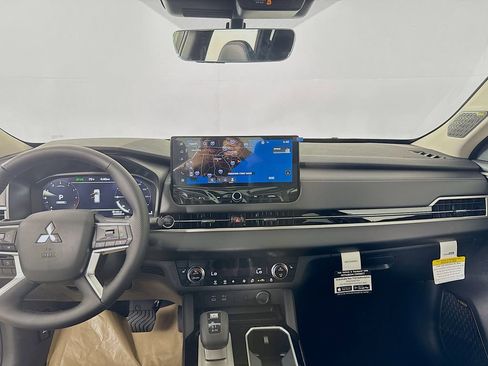 New 2026 Mitsubishi Outlander SE FWD image 24