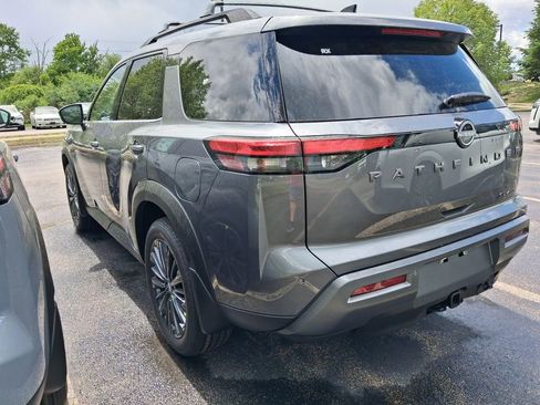 New 2026 Nissan Pathfinder SL w/ SL Premium Package AWD/4WD image 8