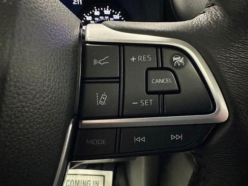 Used 2025 Toyota Sienna XLE image 21