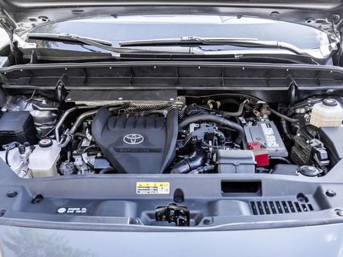 Used 2023 Toyota Highlander XLE AWD/4WD image 30