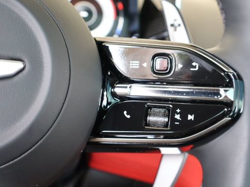Used 2025 Aston Martin Vanquish RWD image 20