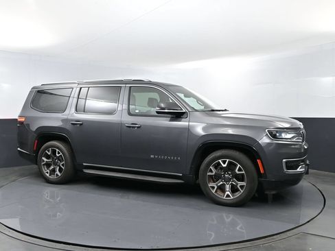 Used 2024 Jeep Wagoneer Series III AWD/4WD image 3