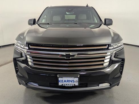 Used 2023 Chevrolet Suburban High Country image 3