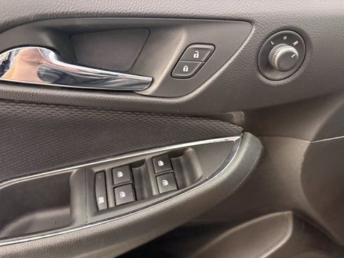 Used 2019 Chevrolet Cruze LT FWD image 23