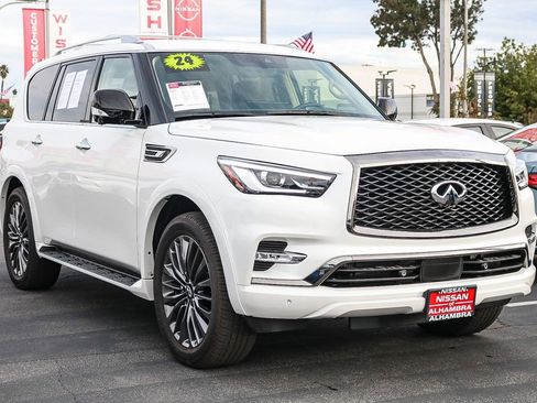 Used 2024 INFINITI QX80 Premium Select w/ All-Season Package image 4