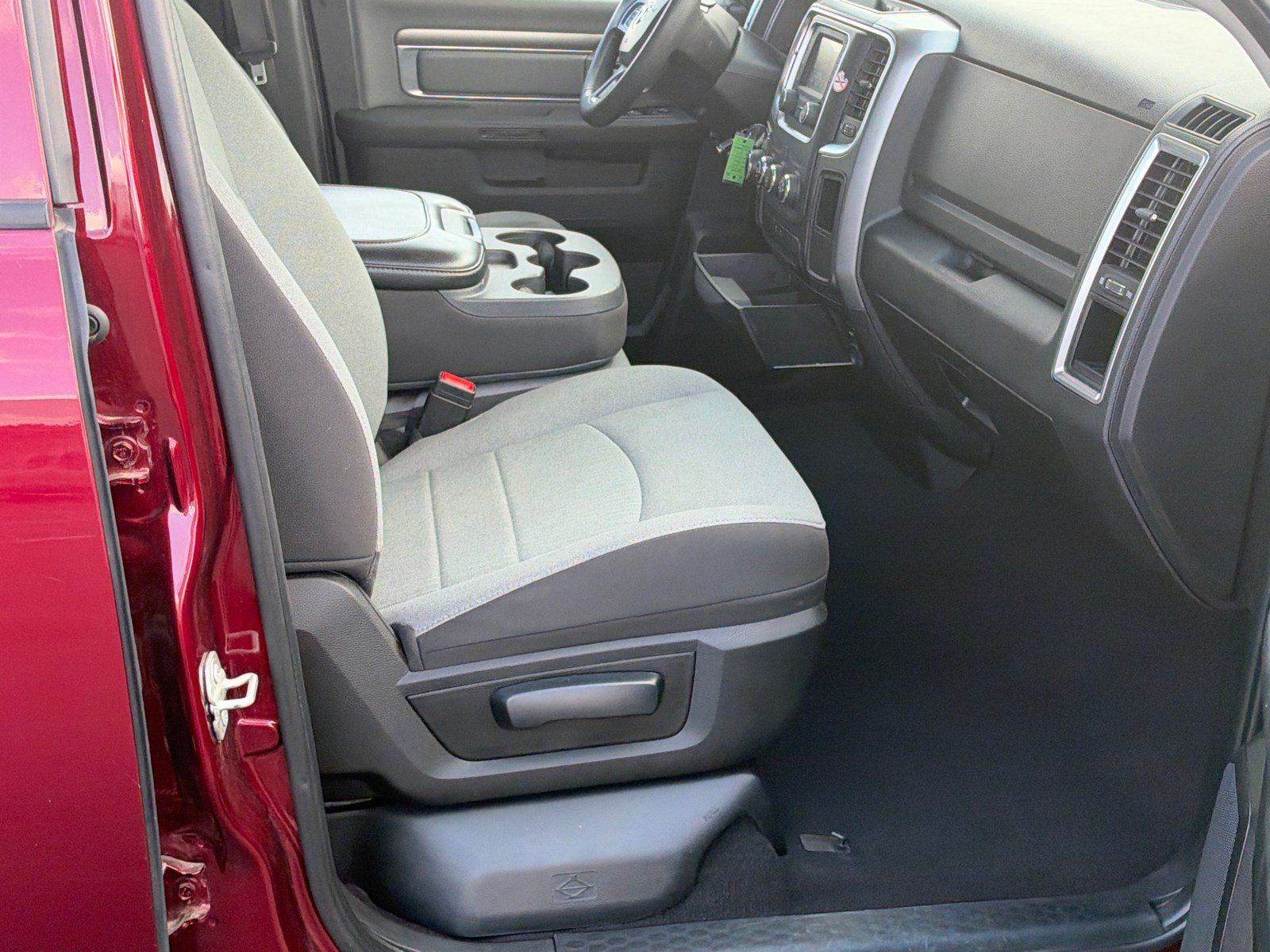 Used 2024 RAM 1500 Classic SLT AWD/4WD image 13