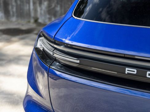 Certified 2025 Porsche Macan 4 Electric image 18