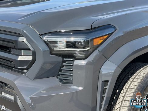 Used 2025 Toyota Tacoma SR5 RWD image 10