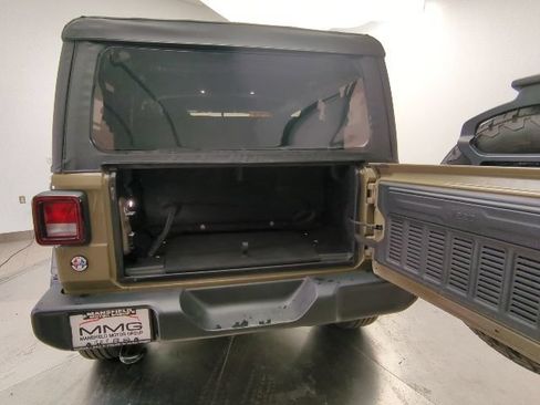 Used 2025 Jeep Wrangler Sport AWD/4WD image 12
