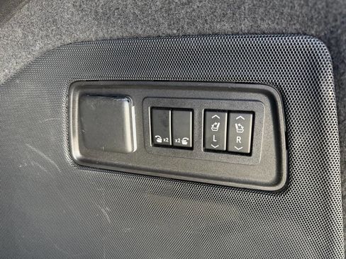 Used 2021 Cadillac Escalade Premium Luxury image 17