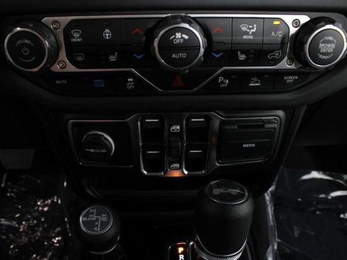 Used 2025 Jeep Wrangler Unlimited Sahara w/ Safety Group AWD/4WD image 6