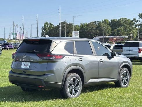 Used 2024 Nissan Rogue SV AWD/4WD image 6