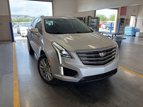 Used 2019 Cadillac XT5 Premium Luxury FWD image 2