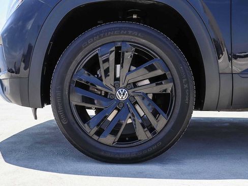 Certified 2020 Volkswagen Atlas Cross Sport SE FWD image 11