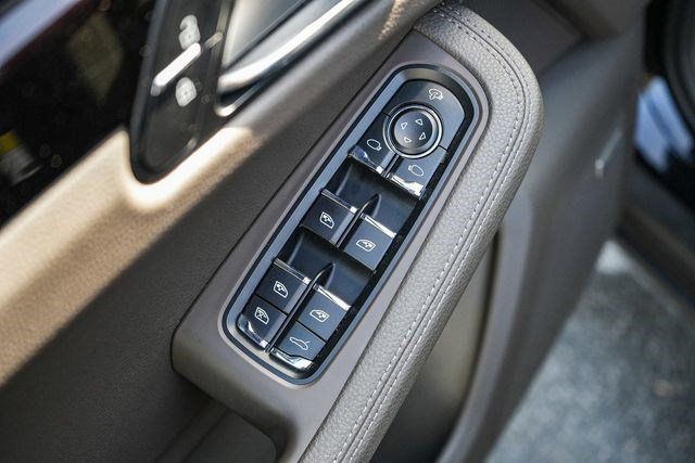 Used 2022 Porsche Macan S AWD/4WD image 21