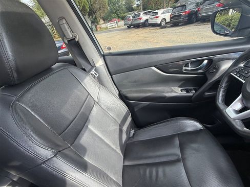 Used 2019 Nissan Rogue SL w/ Premium Package image 27