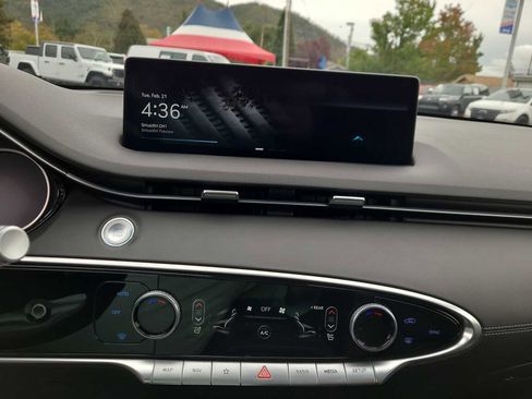 Used 2025 Genesis GV70 2.5T image 24