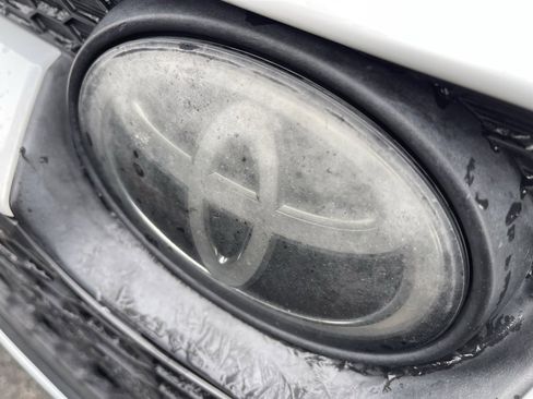 Used 2020 Toyota Corolla LE image 42