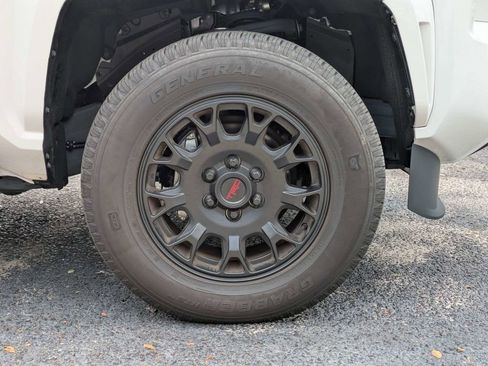 Used 2024 Toyota Tacoma SR5 AWD/4WD image 11