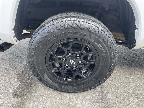 Used 2022 Toyota Tacoma SR5 AWD/4WD image 12