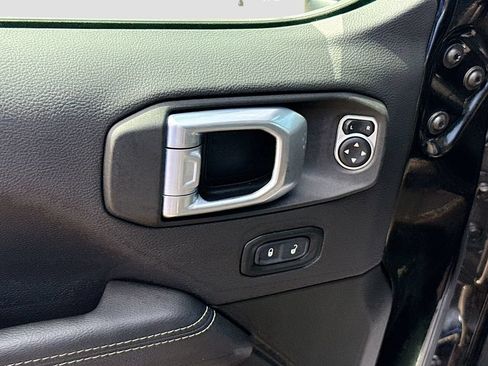 Used 2023 Jeep Wrangler Unlimited Sahara w/ Cold Weather Group AWD/4WD image 19