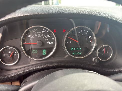 Used 2013 Jeep Wrangler Unlimited Sahara w/ Dual Top Group AWD/4WD image 7
