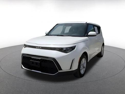 Used 2025 Kia Soul LX w/ LX Technology Package FWD image 7