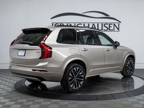 New 2026 Volvo XC90 B6 Ultra w/ Protection Package image 5