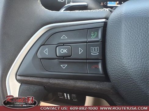 Used 2023 Jeep Grand Cherokee Limited AWD/4WD image 17